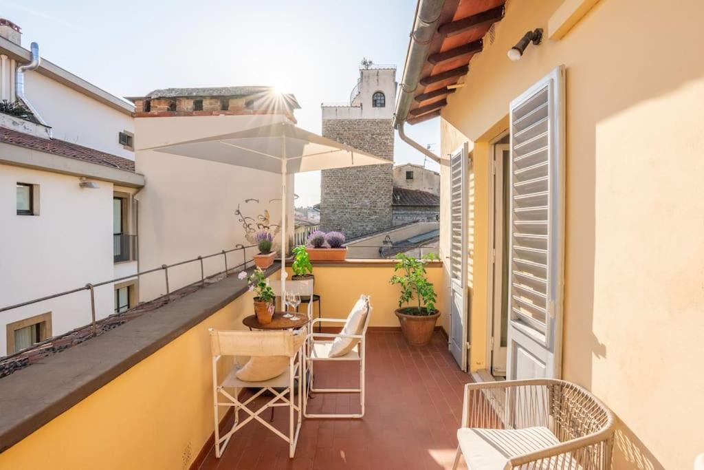 Ponte Vecchio'S Penthouse Apartment ฟลอเรนซ์ ภายนอก รูปภาพ